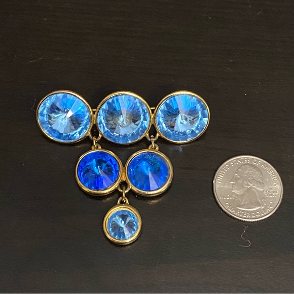 Vintage Unsigned Blue Rivoli Crystal Inverted Triangle Dangling Brooch - Picture 4 of 9